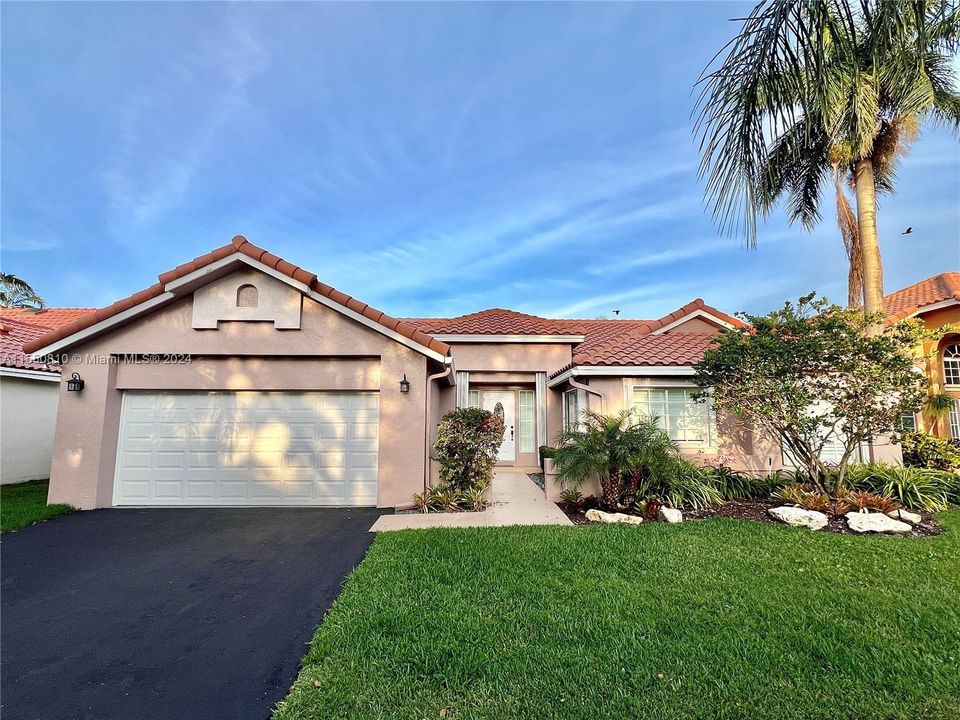 Recently Sold: $750,000 (3 beds, 2 baths, 1751 Square Feet)