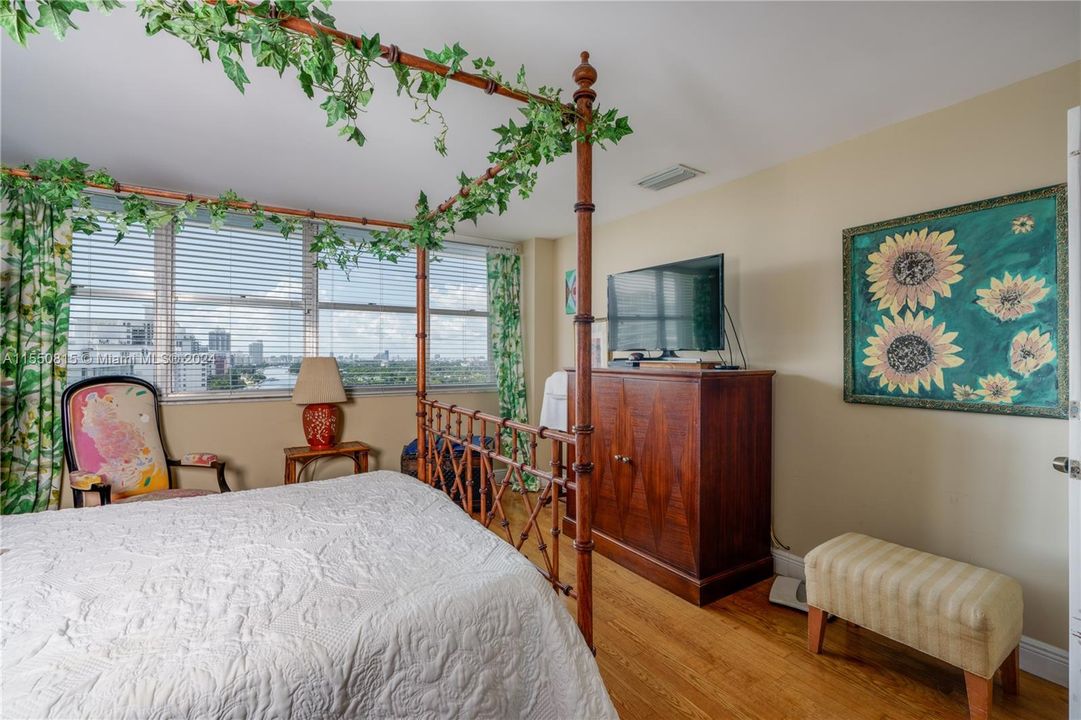 Recently Sold: $639,000 (2 beds, 2 baths, 1208 Square Feet)