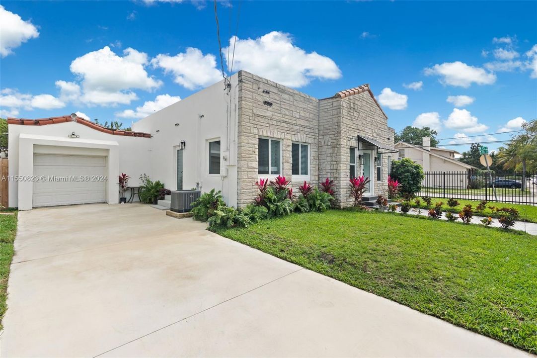 For Sale: $845,000 (4 beds, 3 baths, 1852 Square Feet)