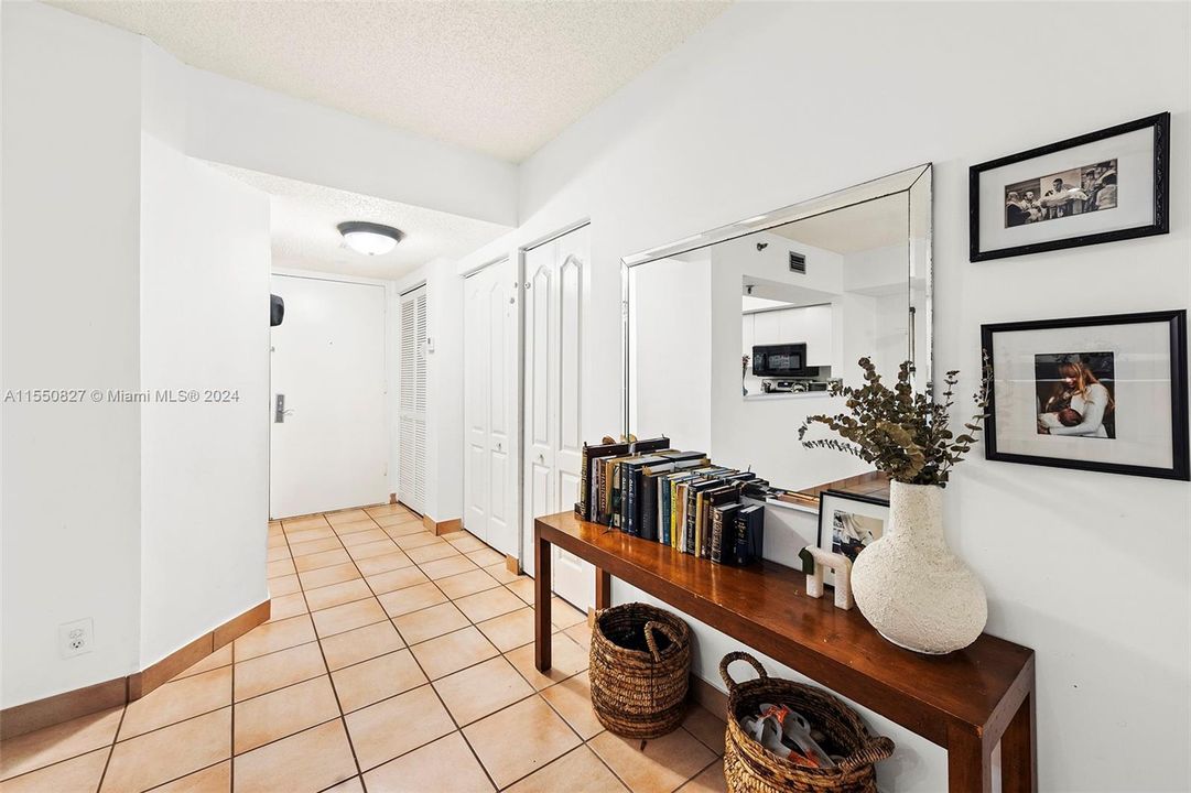 For Sale: $865,000 (2 beds, 2 baths, 1260 Square Feet)