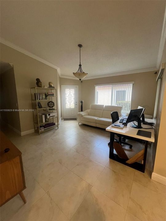 Active With Contract: $3,300 (3 beds, 2 baths, 1190 Square Feet)