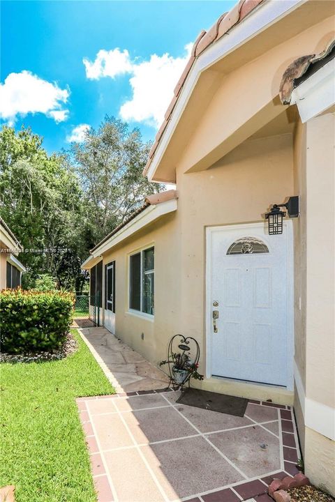 Active With Contract: $3,300 (3 beds, 2 baths, 1190 Square Feet)