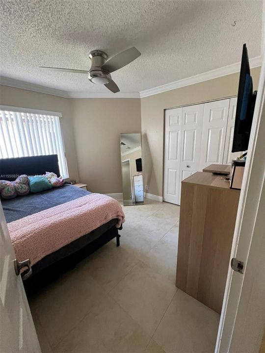 Active With Contract: $3,300 (3 beds, 2 baths, 1190 Square Feet)