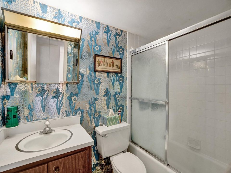 For Sale: $245,000 (2 beds, 1 baths, 1056 Square Feet)