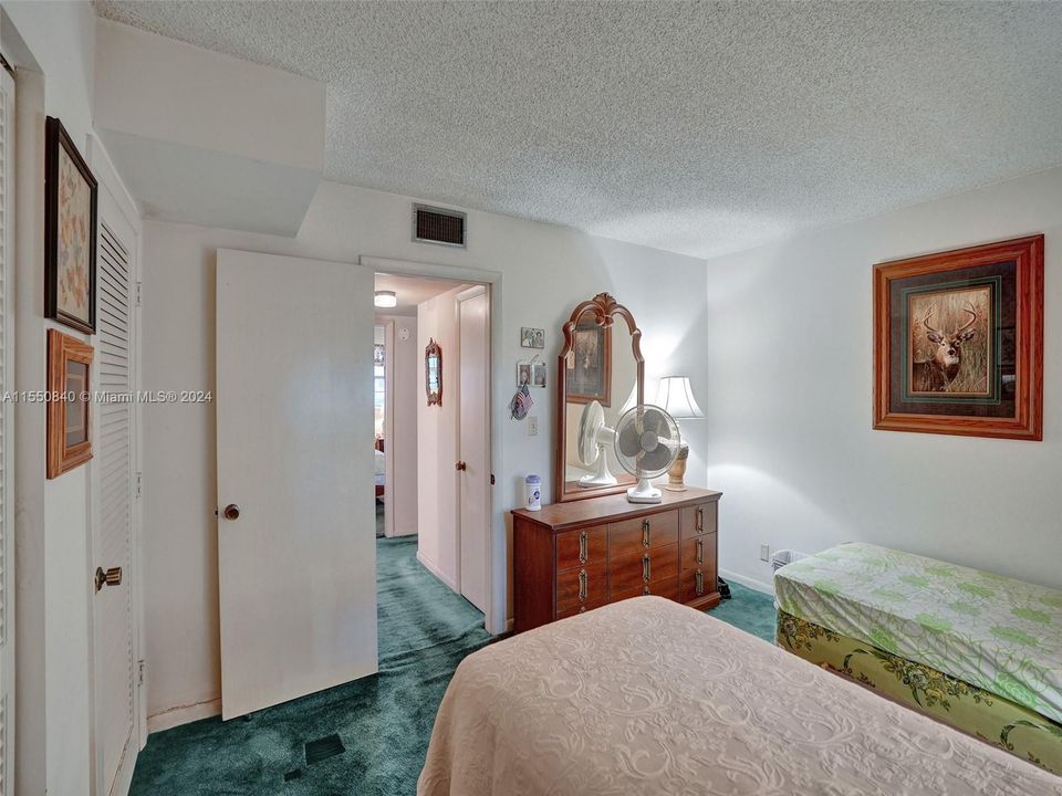 For Sale: $245,000 (2 beds, 1 baths, 1056 Square Feet)