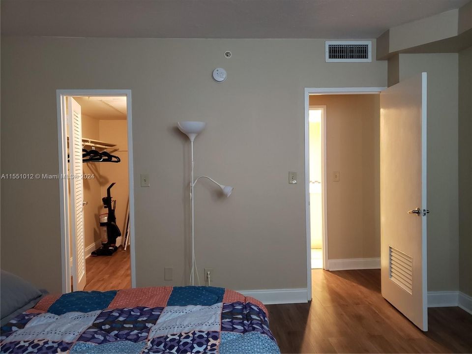 Recently Rented: $2,200 (1 beds, 1 baths, 883 Square Feet)