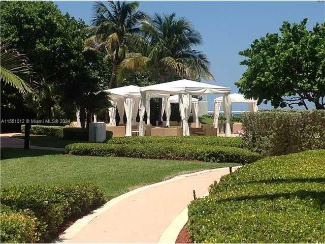 Recently Rented: $2,200 (1 beds, 1 baths, 883 Square Feet)