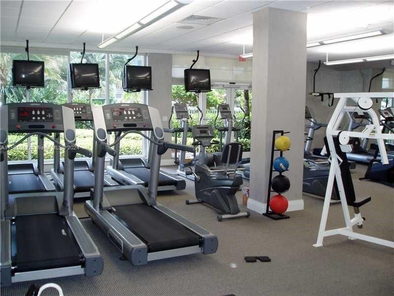 Recently Rented: $2,200 (1 beds, 1 baths, 883 Square Feet)