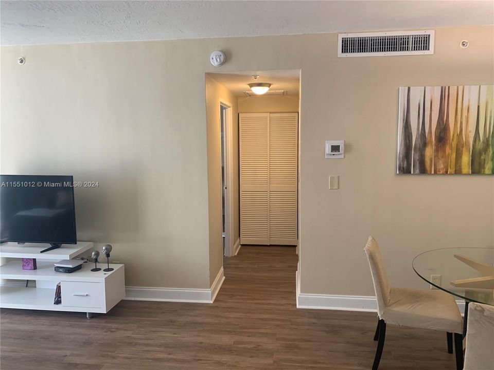 Recently Rented: $2,200 (1 beds, 1 baths, 883 Square Feet)