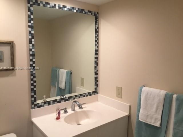 Recently Rented: $2,200 (1 beds, 1 baths, 883 Square Feet)