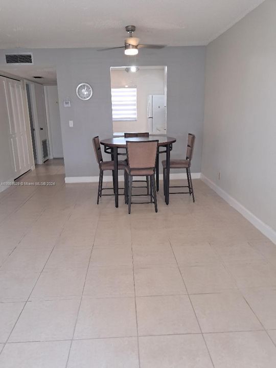 For Sale: $150,000 (1 beds, 1 baths, 730 Square Feet)