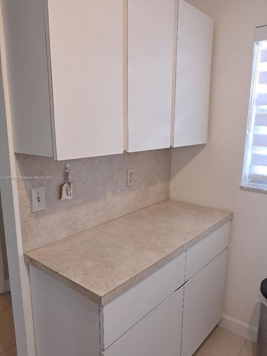 For Sale: $150,000 (1 beds, 1 baths, 730 Square Feet)