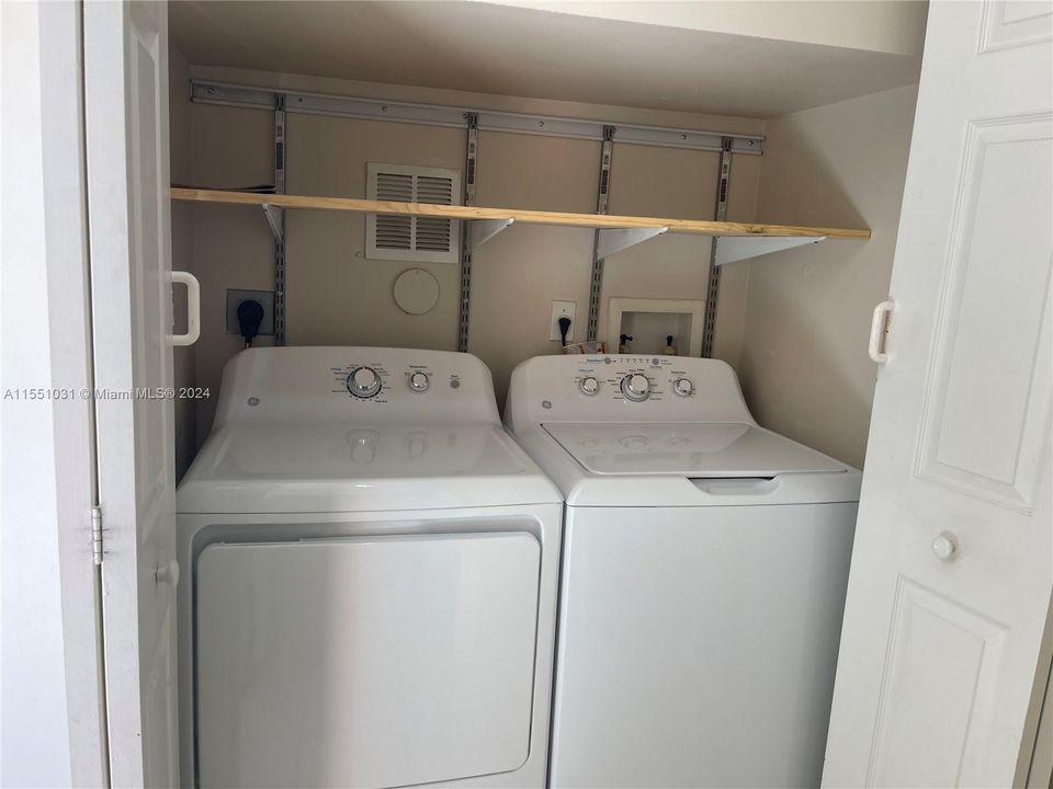 For Rent: $2,700 (2 beds, 2 baths, 1361 Square Feet)