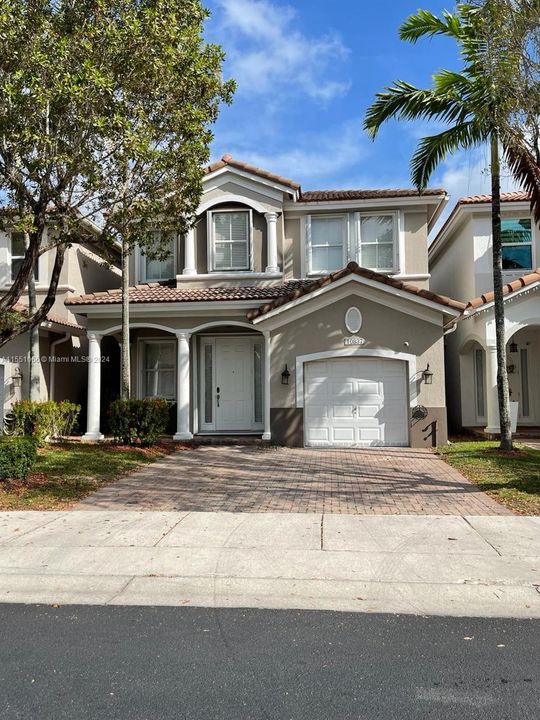 Active With Contract: $4,950 (5 beds, 4 baths, 2557 Square Feet)