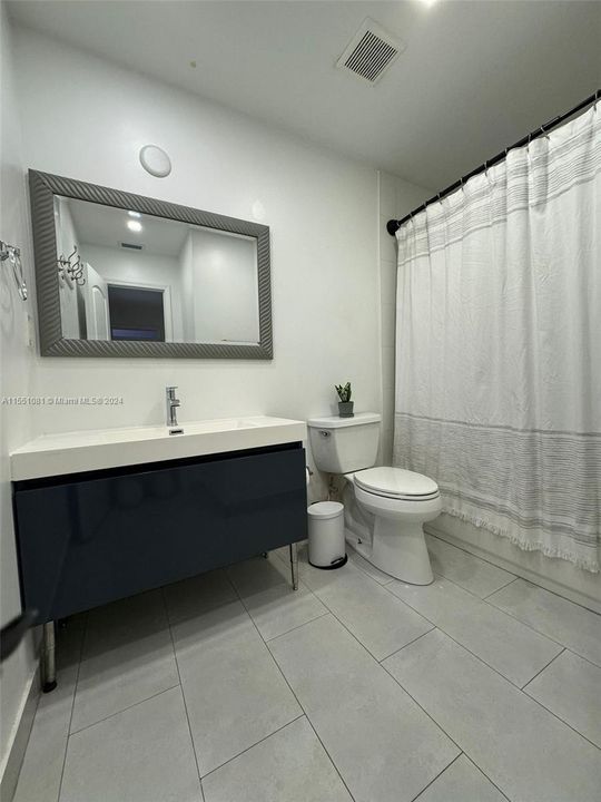 合同活跃: $5,500 (3 贝兹, 2 浴室, 1354 平方英尺)