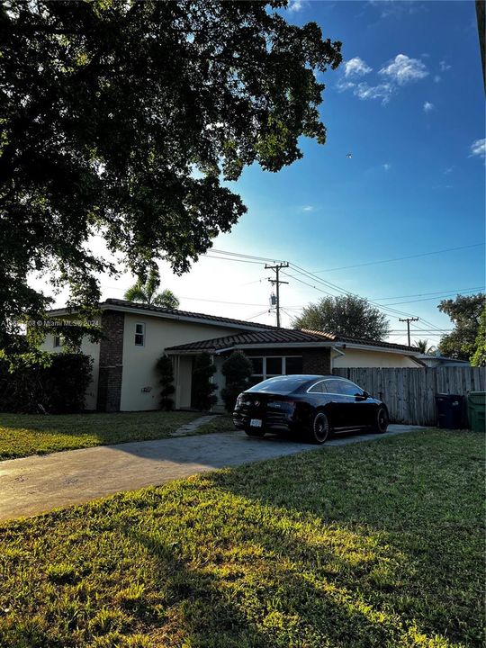 Active With Contract: $4,000 (3 beds, 2 baths, 2248 Square Feet)