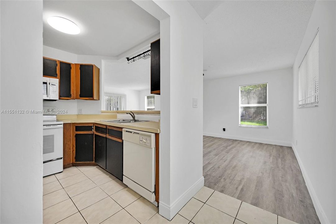 Recently Rented: $1,650 (1 beds, 1 baths, 802 Square Feet)