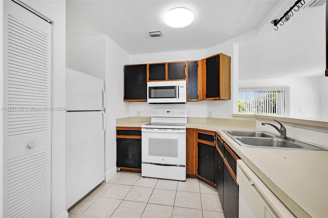 Recently Rented: $1,650 (1 beds, 1 baths, 802 Square Feet)