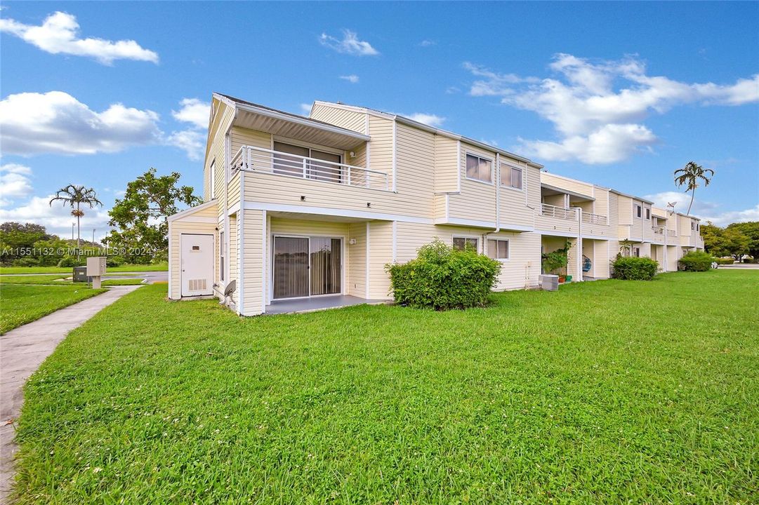 Recently Rented: $1,650 (1 beds, 1 baths, 802 Square Feet)