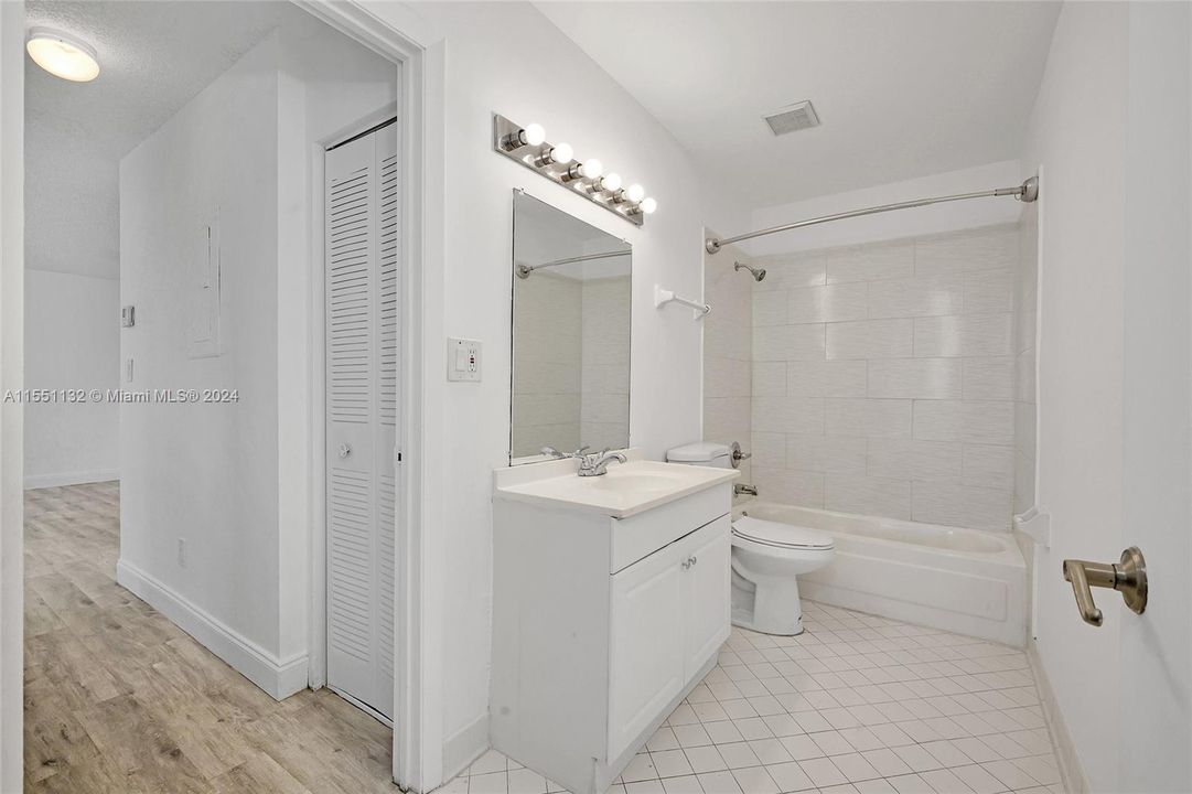 Recently Rented: $1,650 (1 beds, 1 baths, 802 Square Feet)