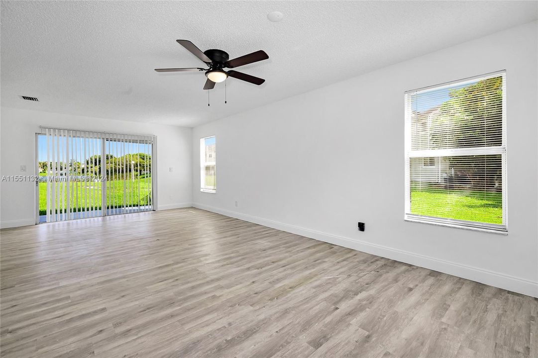 Recently Rented: $1,650 (1 beds, 1 baths, 802 Square Feet)