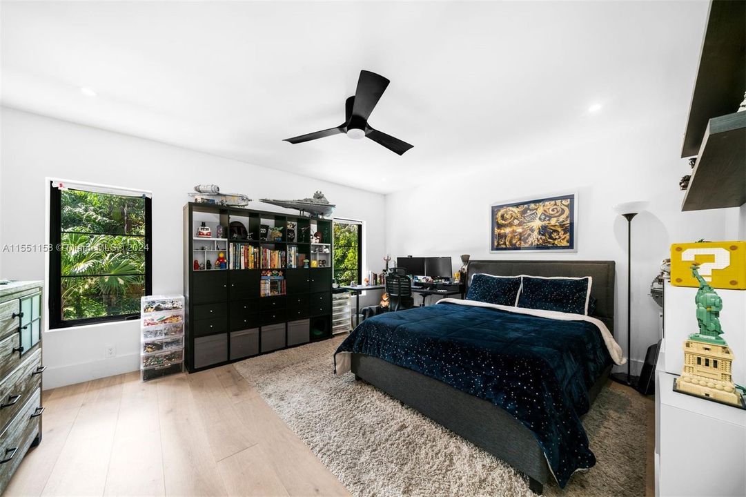 Active With Contract: $11,500,000 (4 beds, 5 baths, 6380 Square Feet)