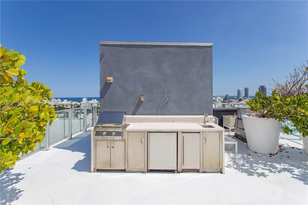 Active With Contract: $1,050,000 (2 beds, 2 baths, 1159 Square Feet)
