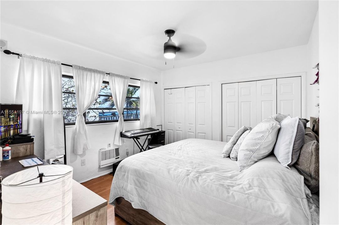 Active With Contract: $230,000 (1 beds, 1 baths, 631 Square Feet)