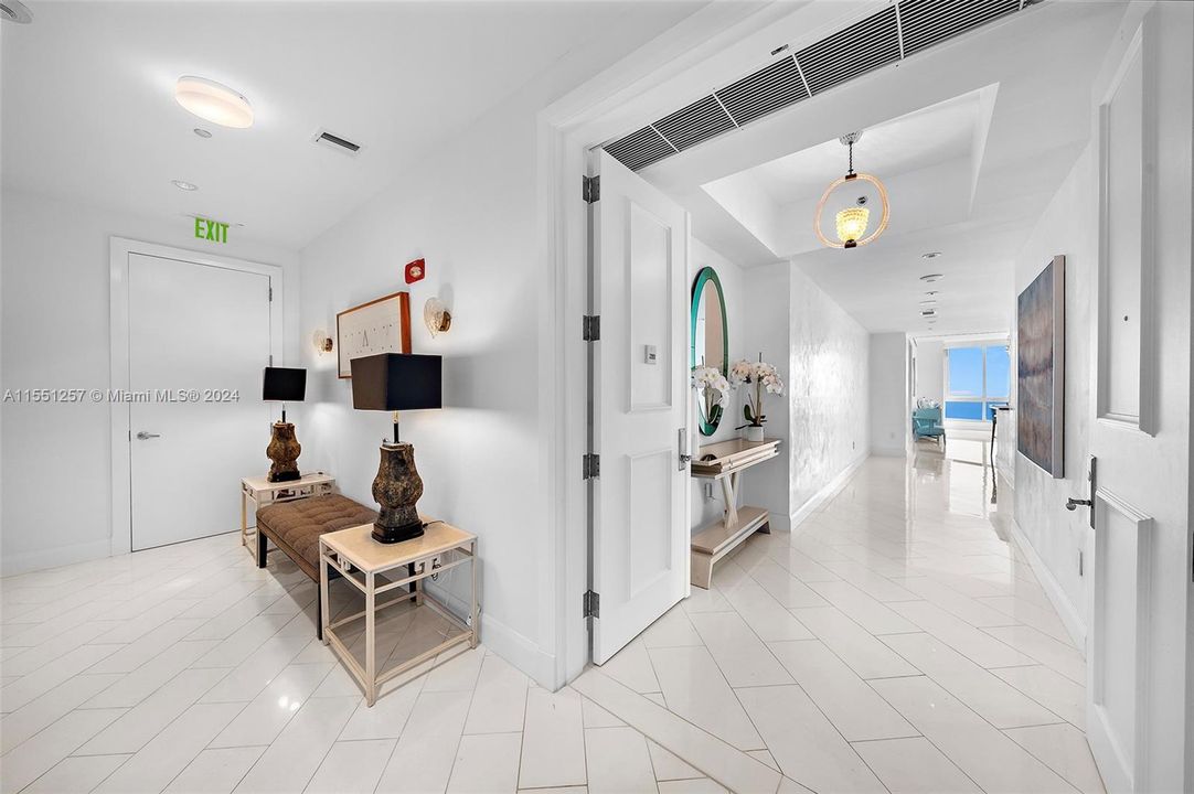 Active With Contract: $19,875,000 (3 beds, 3 baths, 4776 Square Feet)