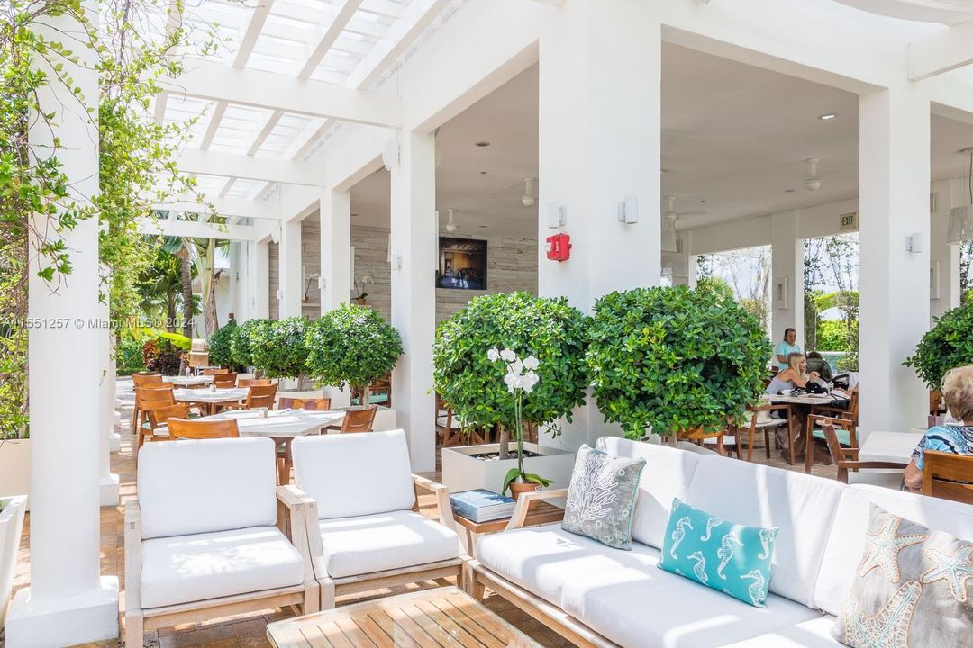 Active With Contract: $19,875,000 (3 beds, 3 baths, 4776 Square Feet)