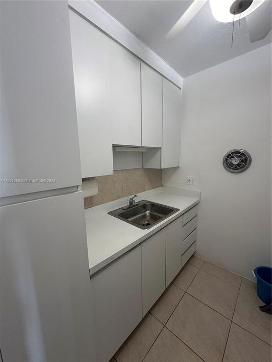 For Sale: $124,900 (1 beds, 1 baths, 785 Square Feet)