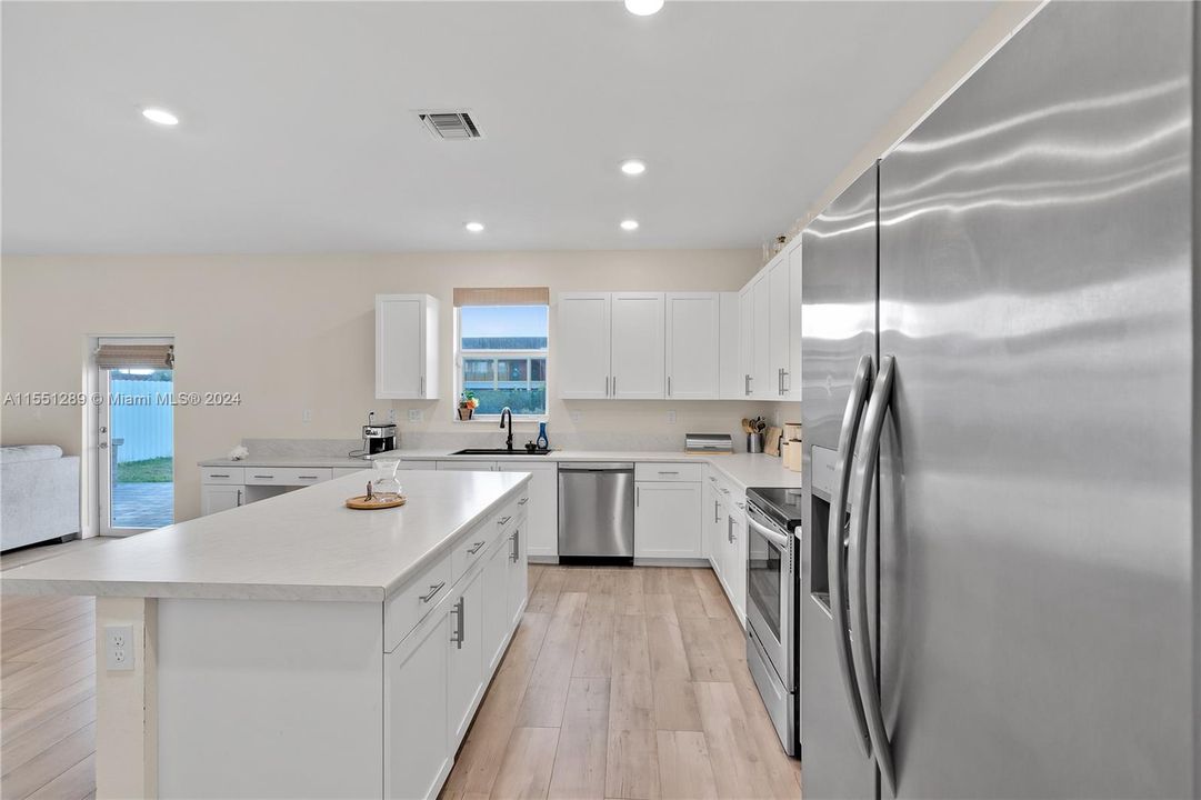 For Sale: $775,000 (4 beds, 2 baths, 2192 Square Feet)