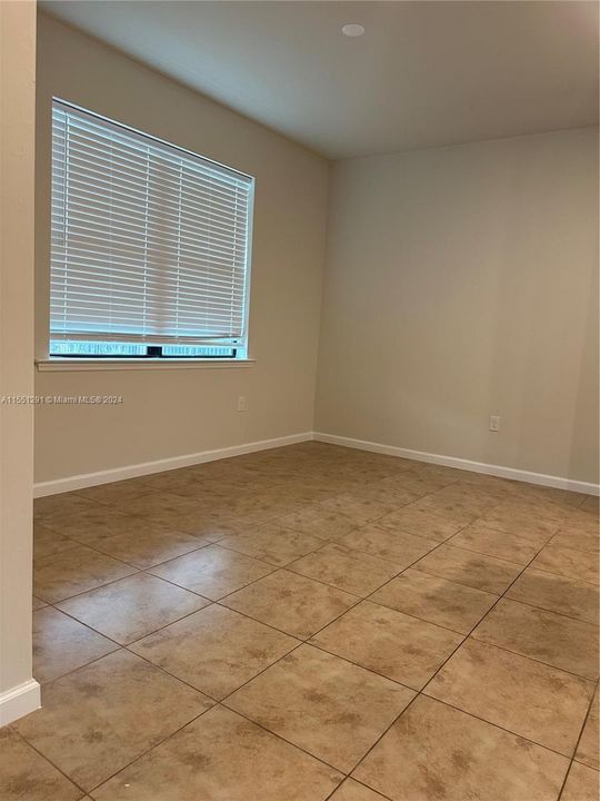 Recently Rented: $3,000 (4 beds, 2 baths, 2500 Square Feet)