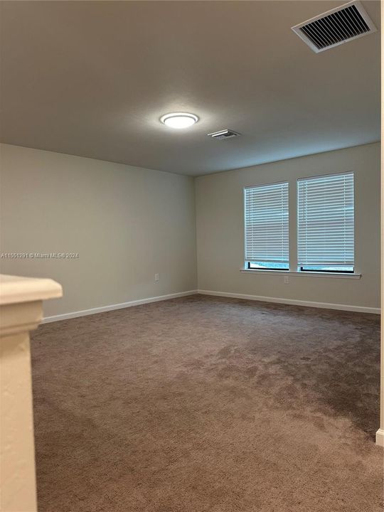 Recently Rented: $3,000 (4 beds, 2 baths, 2500 Square Feet)