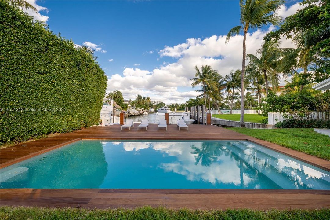 For Sale: $9,500,000 (5 beds, 4 baths, 3405 Square Feet)