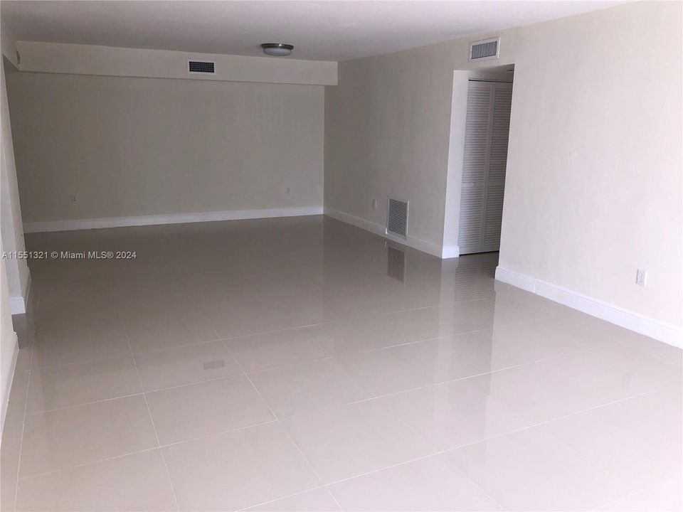 Recientemente alquilado: $2,300 (2 camas, 2 baños, 1262 Pies cuadrados)
