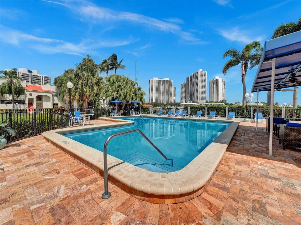 Recently Sold: $560,000 (3 beds, 2 baths, 1365 Square Feet)