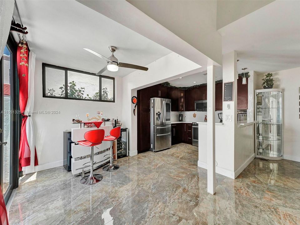 Recently Sold: $560,000 (3 beds, 2 baths, 1365 Square Feet)