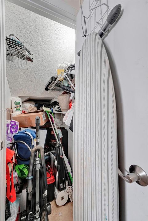 Recently Sold: $560,000 (3 beds, 2 baths, 1365 Square Feet)