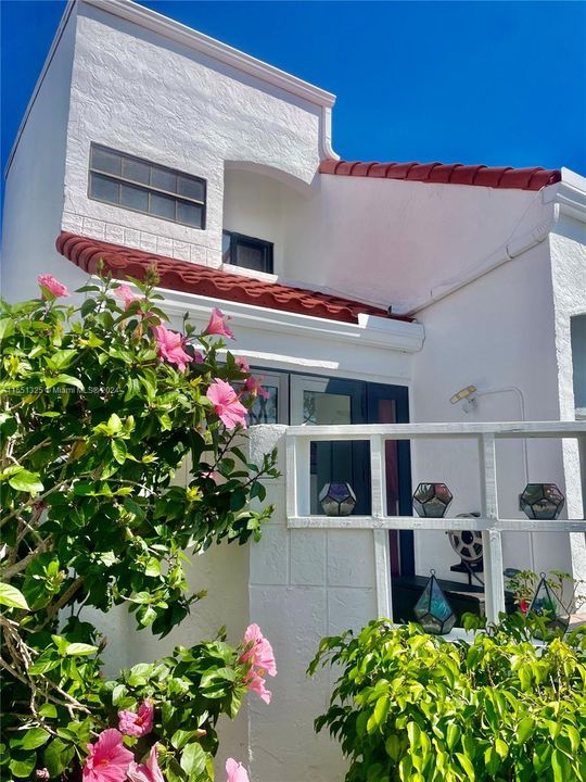 Recently Sold: $560,000 (3 beds, 2 baths, 1365 Square Feet)