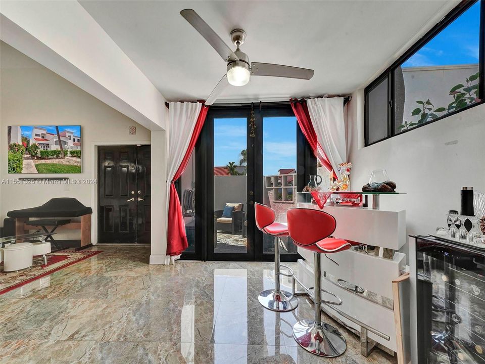 Recently Sold: $560,000 (3 beds, 2 baths, 1365 Square Feet)