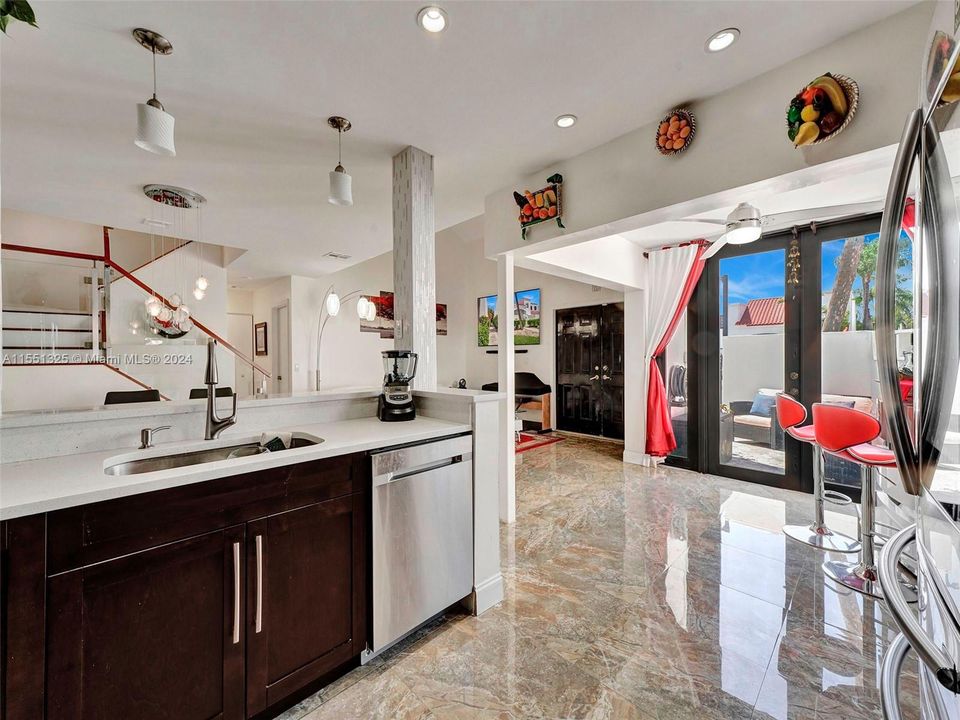 Recently Sold: $560,000 (3 beds, 2 baths, 1365 Square Feet)