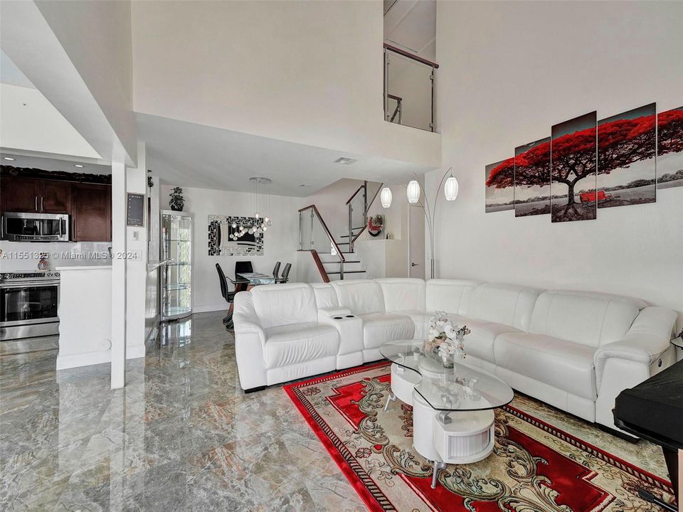 Recently Sold: $560,000 (3 beds, 2 baths, 1365 Square Feet)