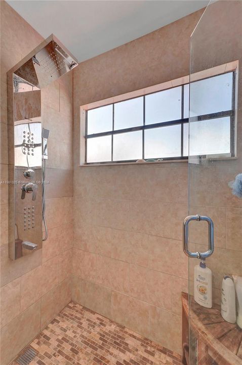 Recently Sold: $560,000 (3 beds, 2 baths, 1365 Square Feet)