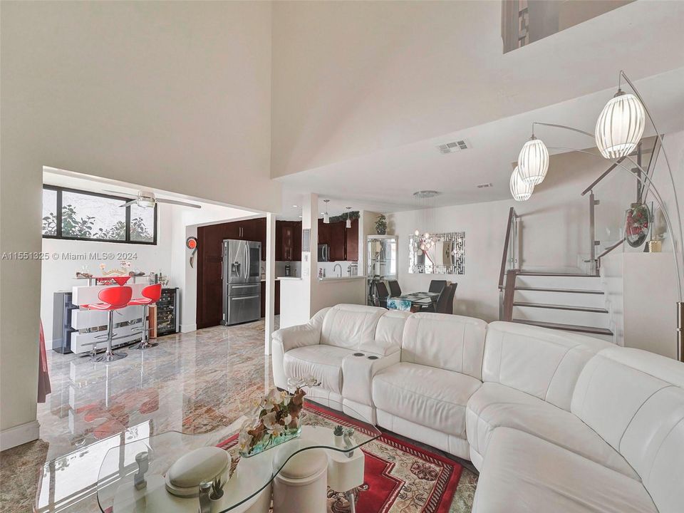 Recently Sold: $560,000 (3 beds, 2 baths, 1365 Square Feet)
