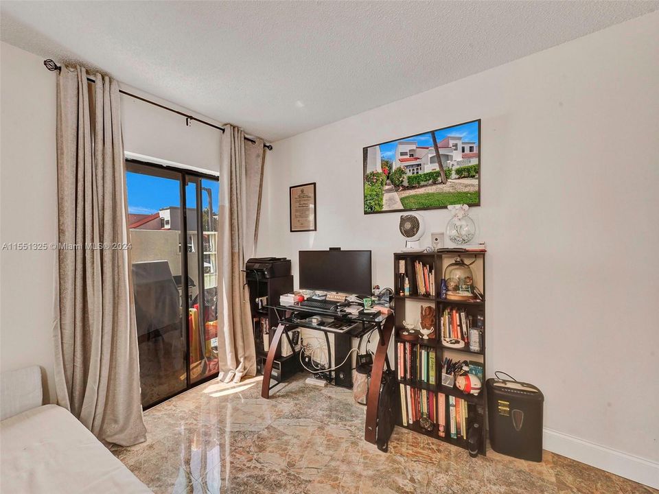 Recently Sold: $560,000 (3 beds, 2 baths, 1365 Square Feet)