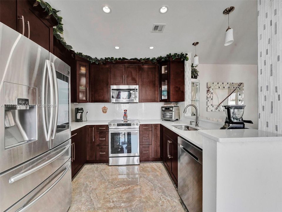 Recently Sold: $560,000 (3 beds, 2 baths, 1365 Square Feet)