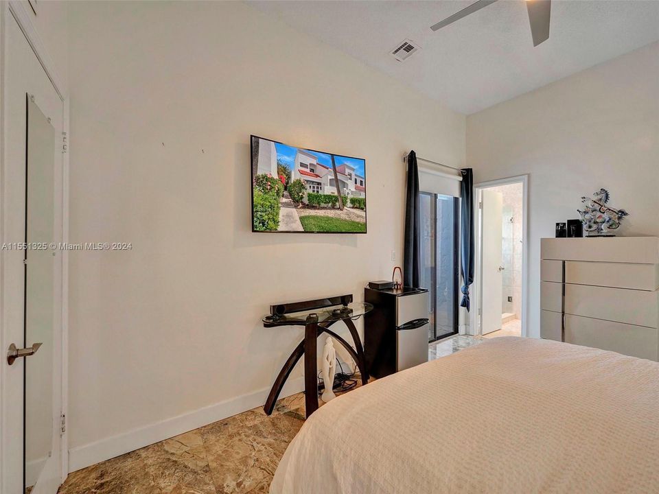 Recently Sold: $560,000 (3 beds, 2 baths, 1365 Square Feet)