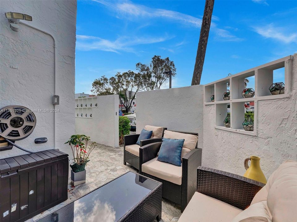 Recently Sold: $560,000 (3 beds, 2 baths, 1365 Square Feet)