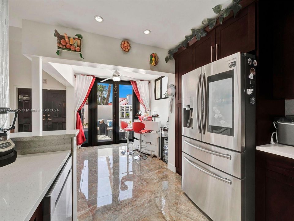 Recently Sold: $560,000 (3 beds, 2 baths, 1365 Square Feet)